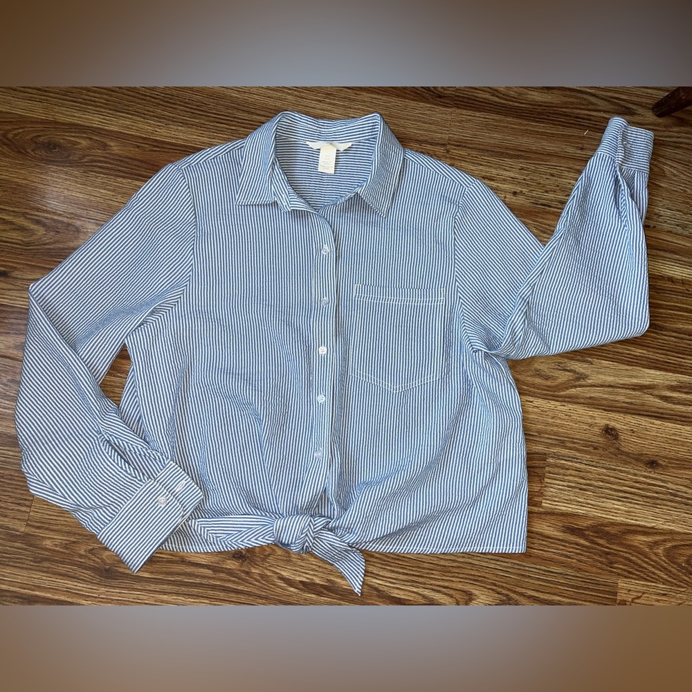 H&M button up striped tie front blouse (oversized) cropped!